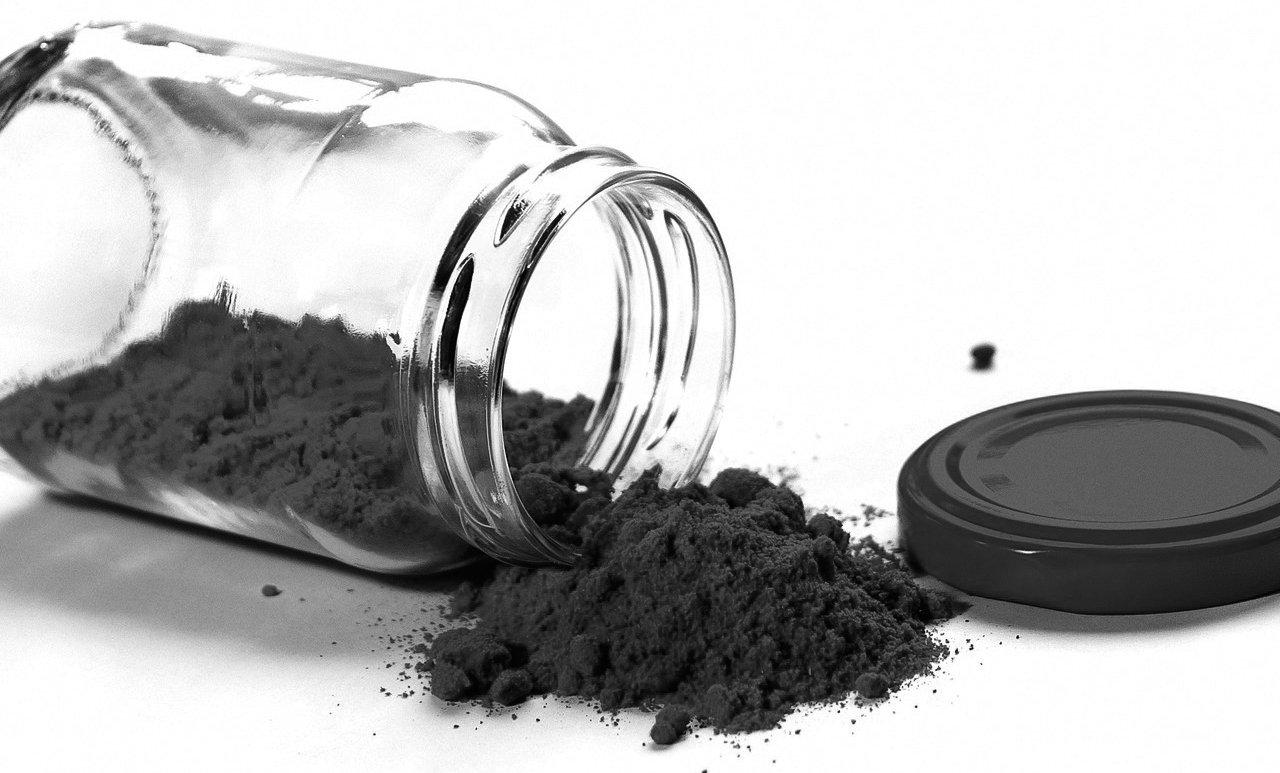 4 usages du charbon végétal : cosmétique & Detox